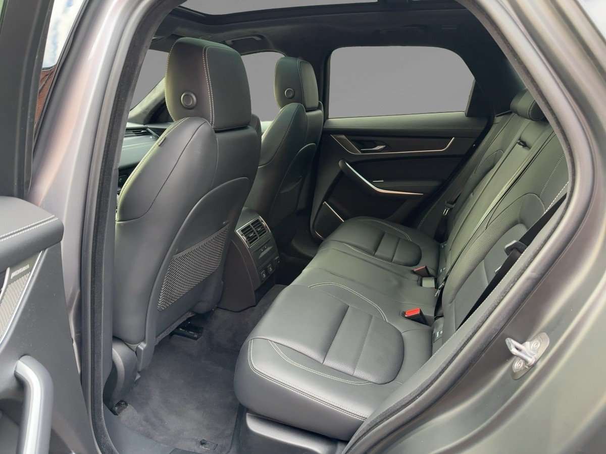 Fahrzeugbild eines Jaguar F-PACE