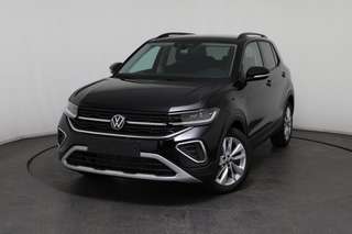 Schräge Frontansicht auf einen Volkswagen T-Cross , freigestellt