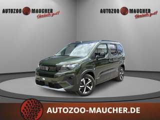 Schräge Frontansicht auf einen Peugeot Rifter , freigestellt
