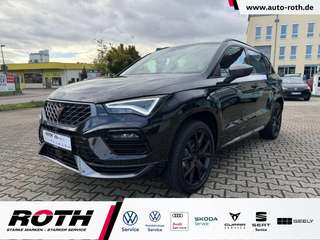 Schräge Frontansicht auf einen CUPRA Ateca , freigestellt