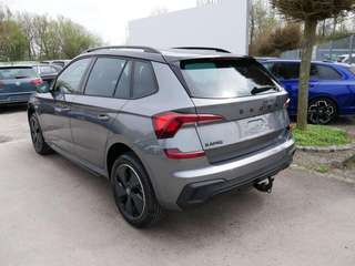 Schräge Frontansicht auf einen Skoda Kamiq , freigestellt