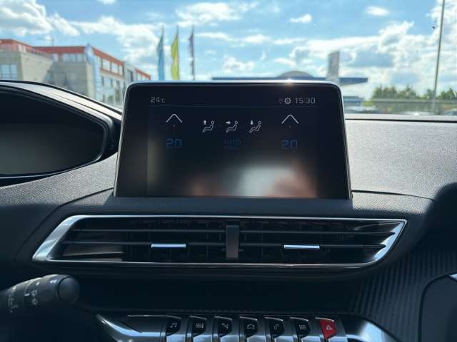 Fahrzeugbild eines Peugeot 5008