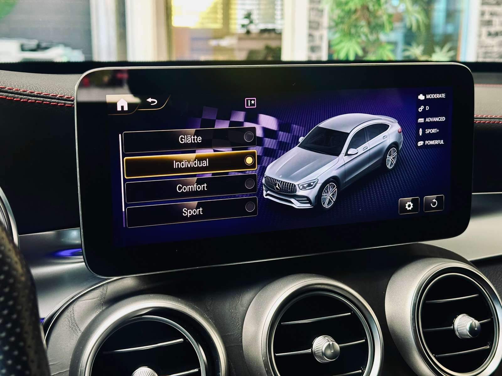 Fahrzeugbild eines Mercedes-Benz GLC