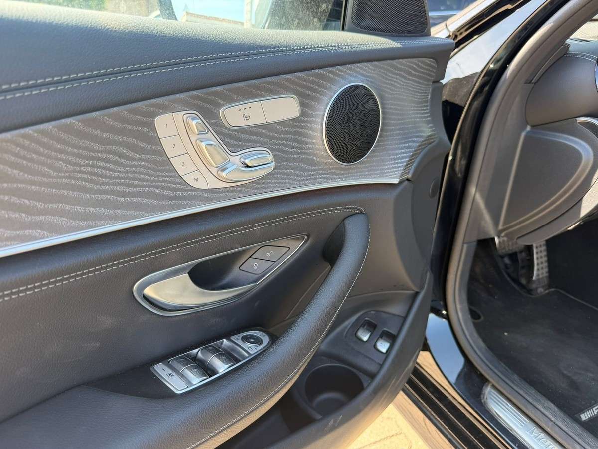 Fahrzeugbild eines Mercedes-Benz E-Klasse