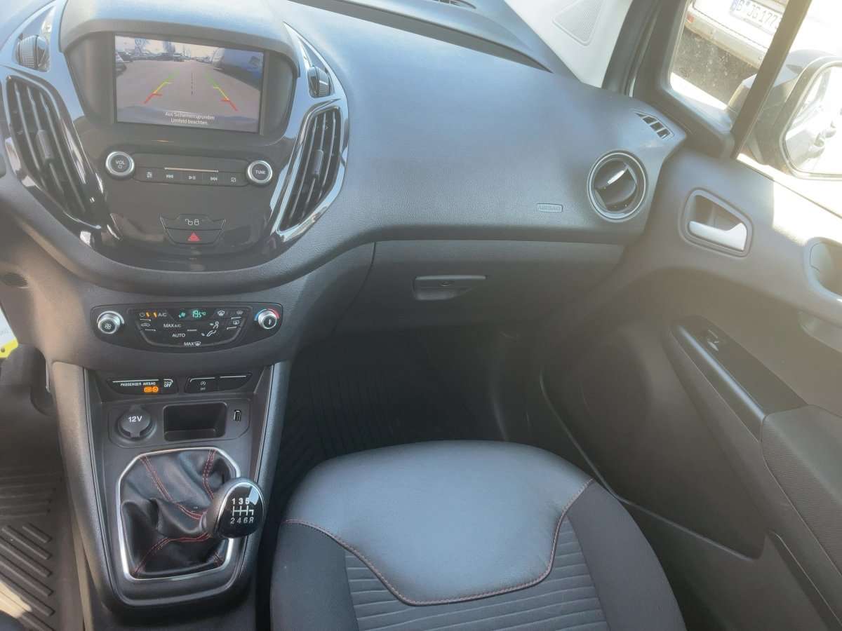 Fahrzeugbild eines Ford Transit Courier