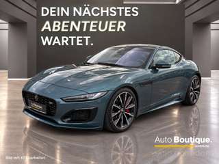 Schräge Frontansicht auf einen Jaguar F-Type , freigestellt