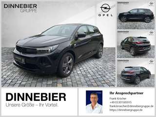 Schräge Frontansicht auf einen Opel Grandland X , freigestellt