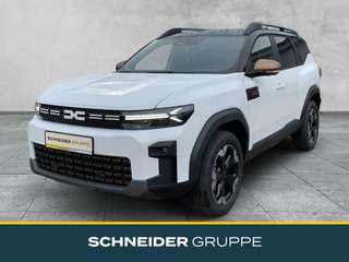 Schräge Frontansicht auf einen Dacia Bigster , freigestellt