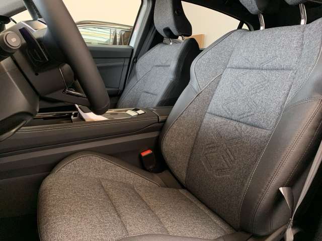 Fahrzeugbild eines Renault Rafale