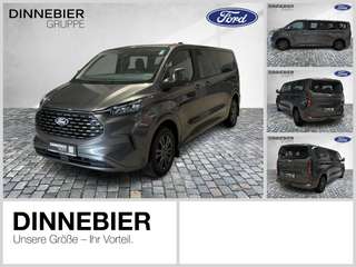 Schräge Frontansicht auf einen Ford Tourneo Custom , freigestellt