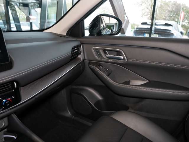 Fahrzeugbild eines Nissan X-TRAIL