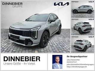 Schräge Frontansicht auf einen Kia Sportage , freigestellt