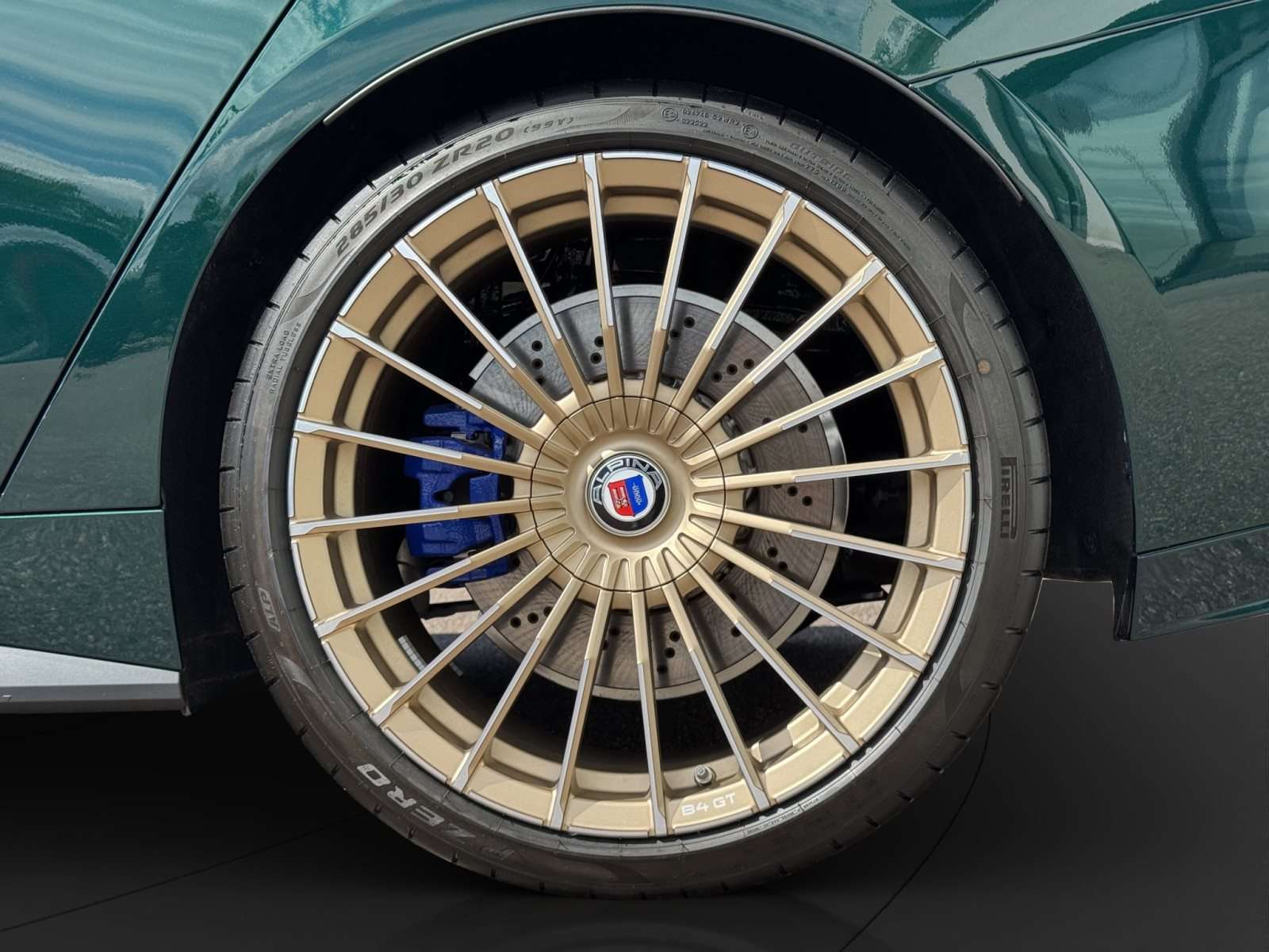 Fahrzeugbild eines Alpina B4