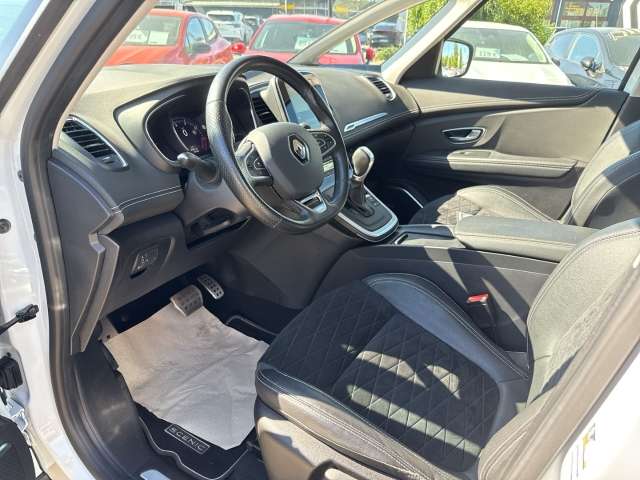 Fahrzeugbild eines Renault Grand Scénic