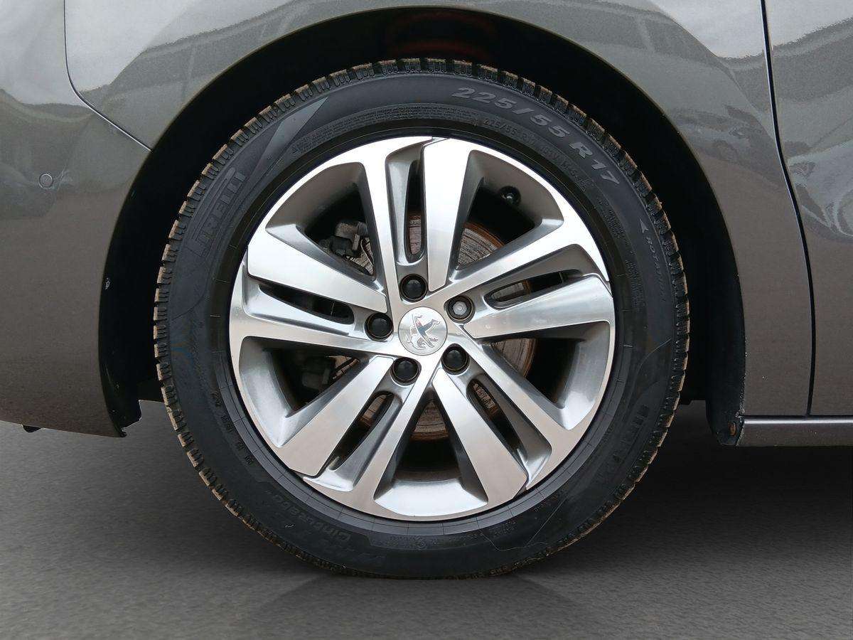 Fahrzeugbild eines Peugeot Traveller
