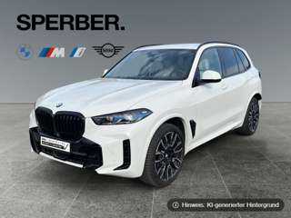 Schräge Frontansicht auf einen BMW X5 , freigestellt