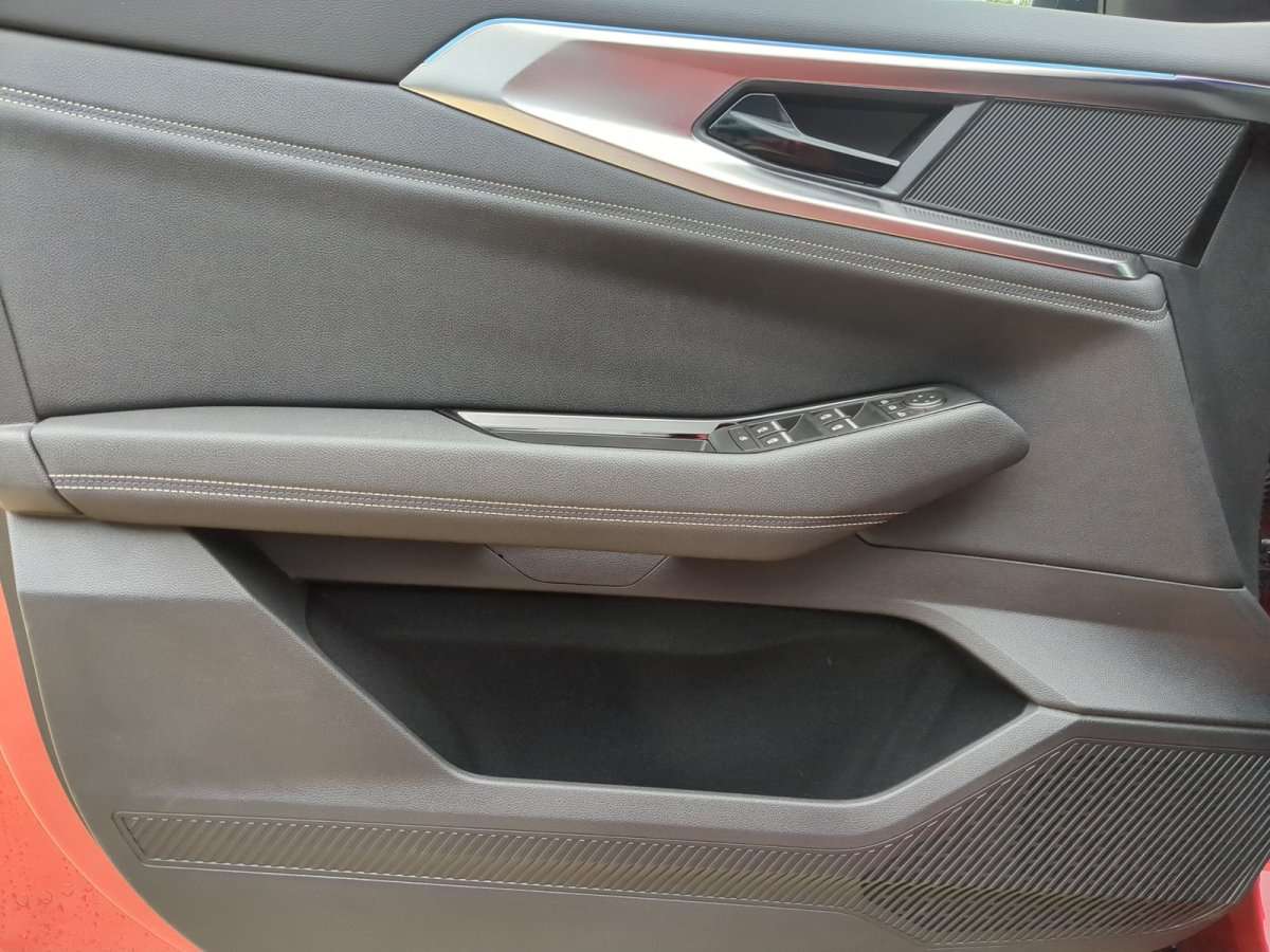 Fahrzeugbild eines Renault Rafale