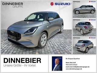 Schräge Frontansicht auf einen Suzuki Swift , freigestellt
