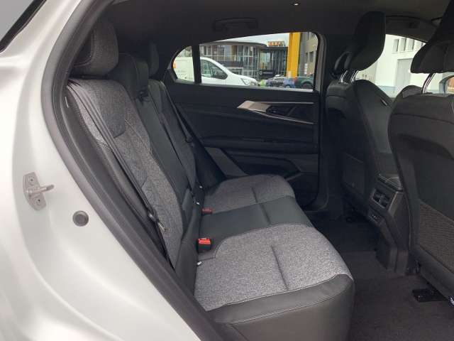 Fahrzeugbild eines Renault Rafale