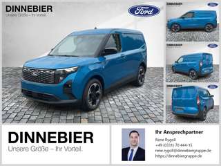 Schräge Frontansicht auf einen Ford Transit Courier , freigestellt