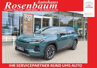 Schräge Frontansicht auf einen Toyota RAV4 , freigestellt