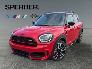 Schräge Frontansicht auf einen MINI MINI , freigestellt