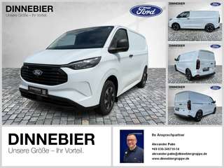 Schräge Frontansicht auf einen Ford Transit Custom , freigestellt