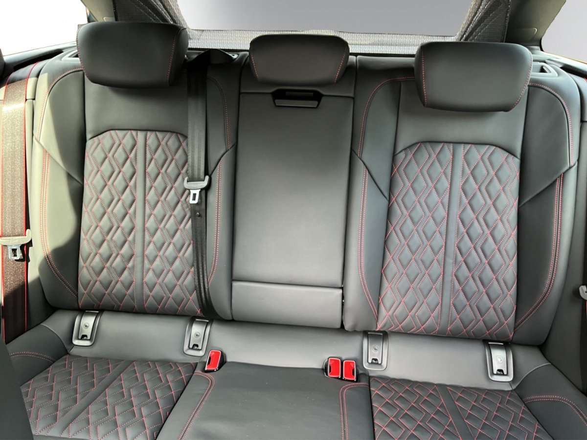 Fahrzeugbild eines Audi S6