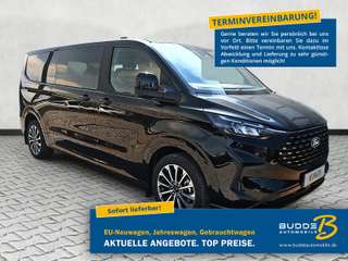 Schräge Frontansicht auf einen Ford Tourneo Custom , freigestellt