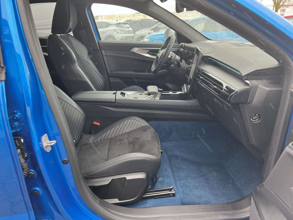 Fahrzeugbild eines Renault Rafale