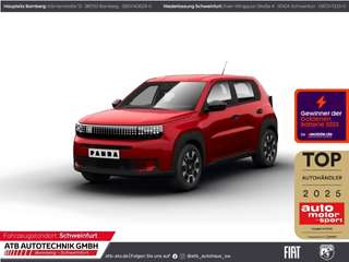 Schräge Frontansicht auf einen Fiat Grande Panda , freigestellt