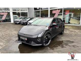 Schräge Frontansicht auf einen Kia EV4 , freigestellt