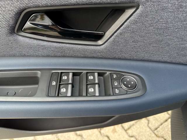 Fahrzeugbild eines Renault 4 E-TECH