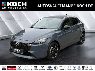 Schräge Frontansicht auf einen Mazda Mazda2 , freigestellt