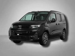 Schräge Frontansicht auf einen Opel Combo , freigestellt