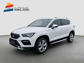 Schräge Frontansicht auf einen SEAT Ateca , freigestellt