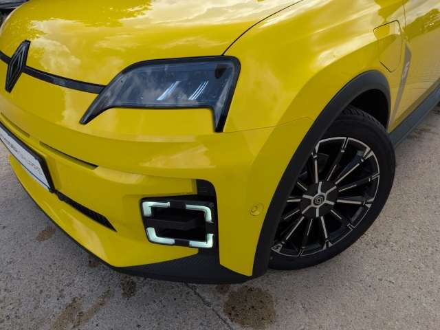 Fahrzeugbild eines Renault 5 E-TECH