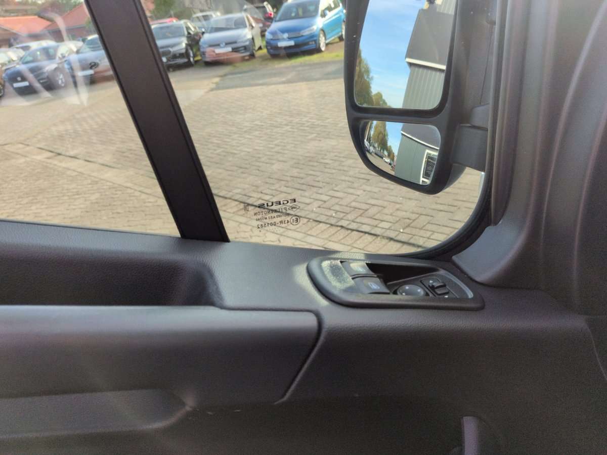 Fahrzeugbild eines Nissan Interstar