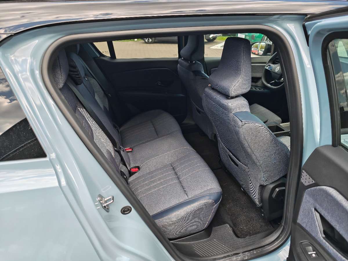Fahrzeugbild eines Renault 4 E-TECH