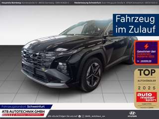 Schräge Frontansicht auf einen Hyundai Tucson , freigestellt