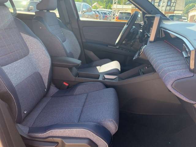 Fahrzeugbild eines Renault 4 E-TECH