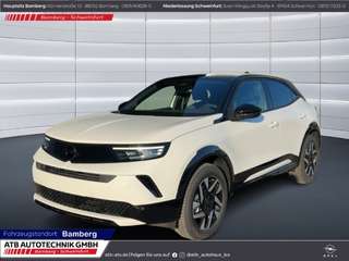 Schräge Frontansicht auf einen Opel Mokka , freigestellt