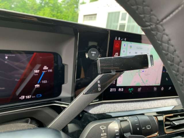 Fahrzeugbild eines Renault 4 E-TECH