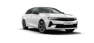 Schräge Frontansicht auf einen Opel Astra , freigestellt