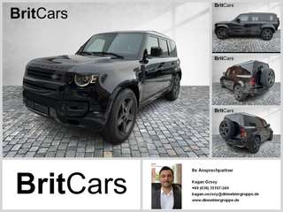 Schräge Frontansicht auf einen Land Rover Defender , freigestellt