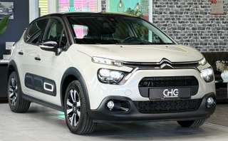 Schräge Frontansicht auf einen Citroën C3 , freigestellt