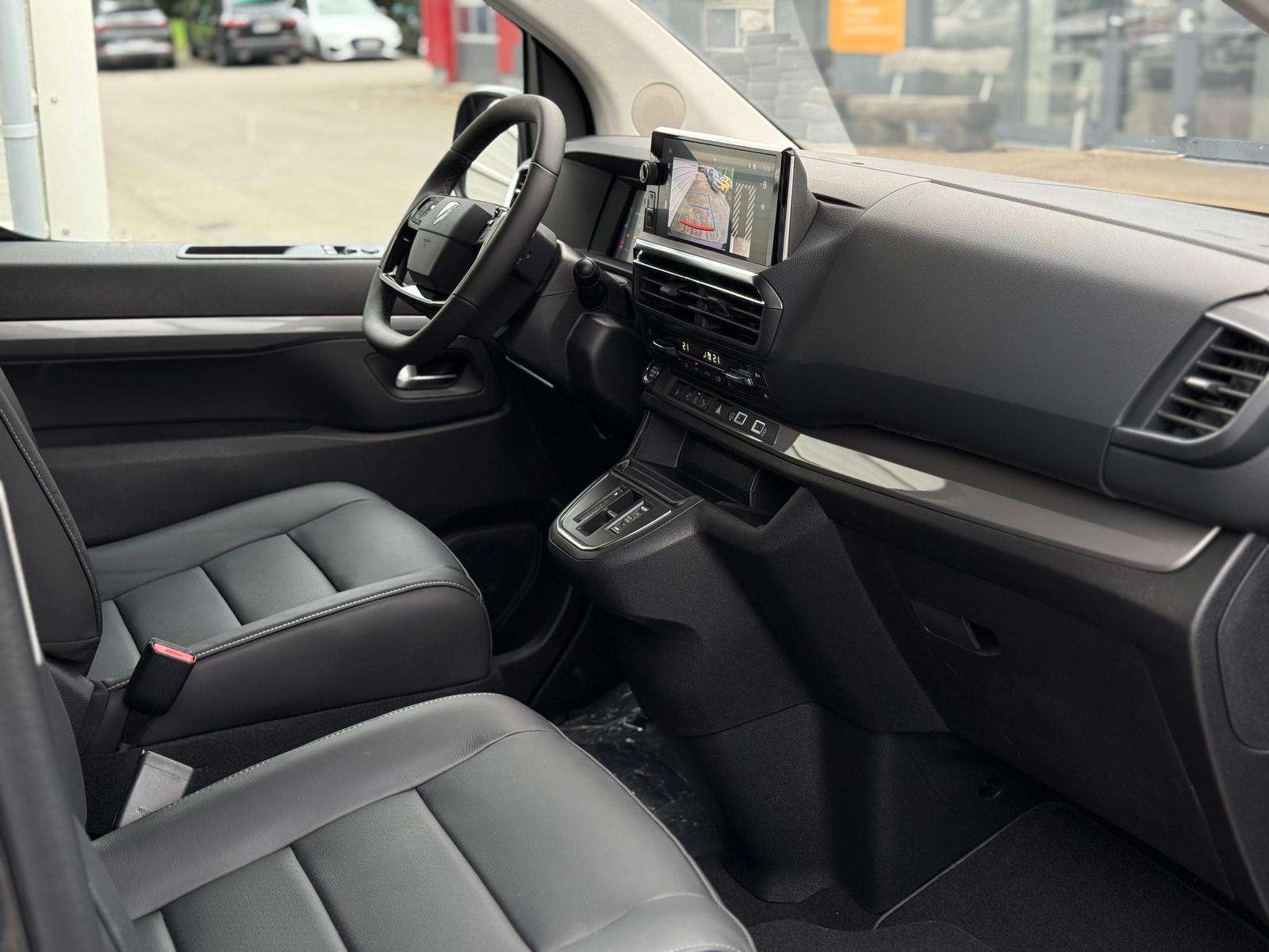 Fahrzeugbild eines Peugeot Traveller