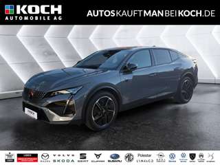 Schräge Frontansicht auf einen Peugeot 408 , freigestellt