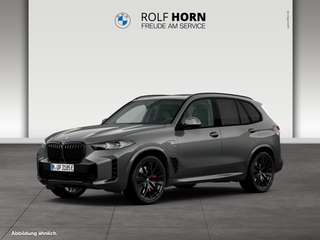 Schräge Frontansicht auf einen BMW X5 , freigestellt