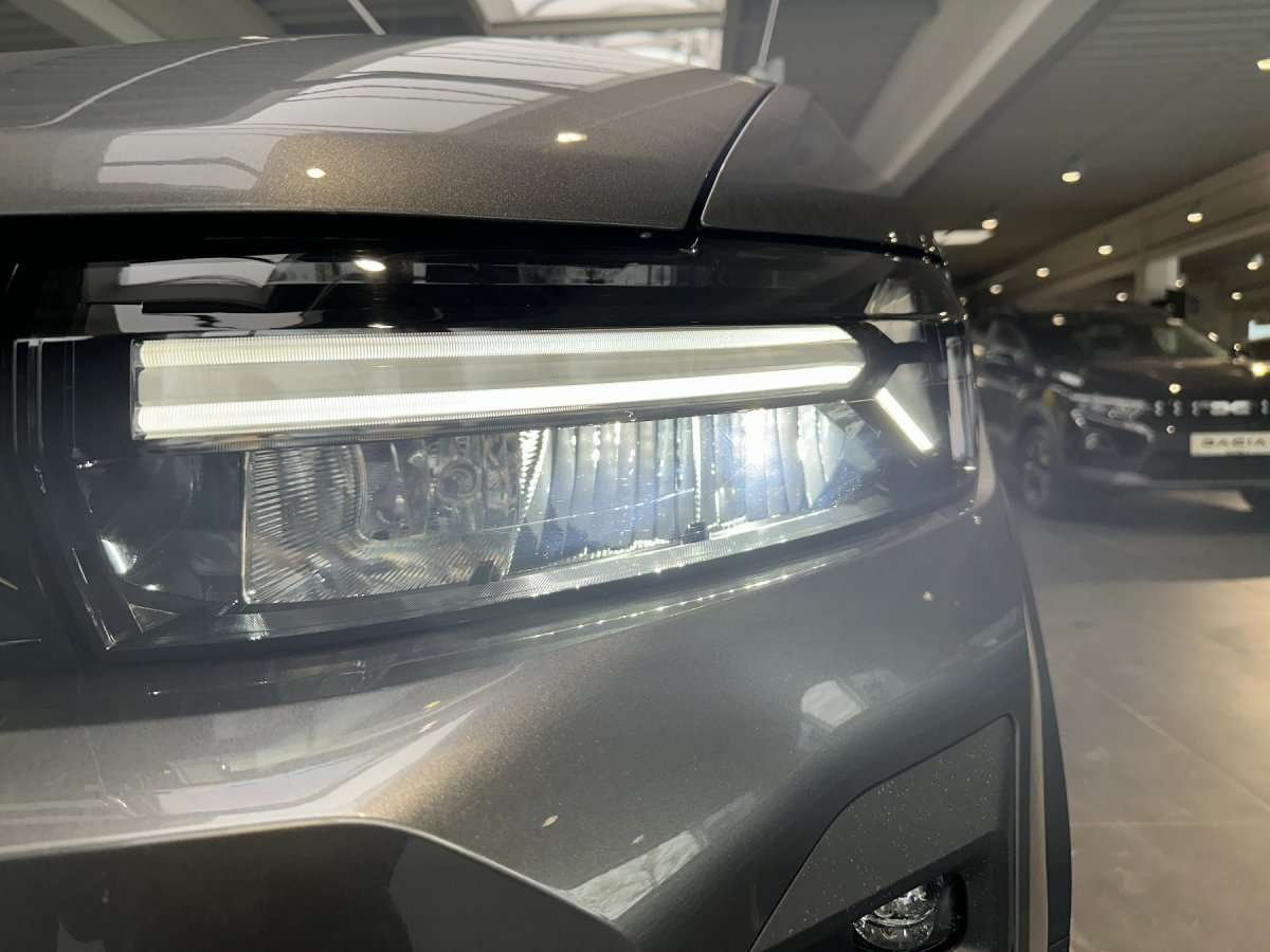 Fahrzeugbild eines Dacia Bigster